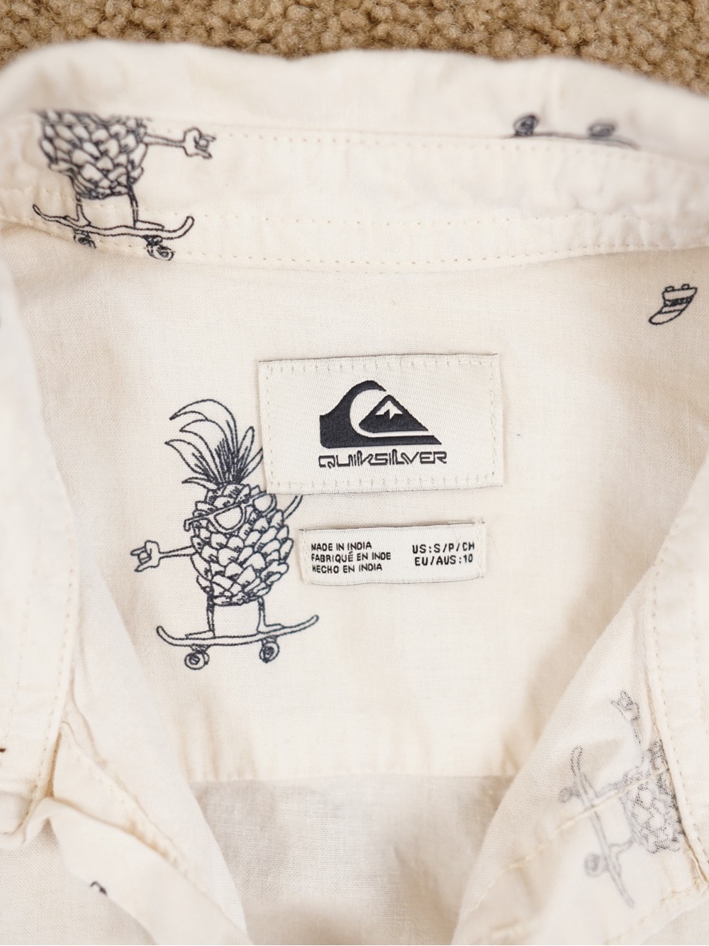 Quiksilver White Short-Sleeve Button-Up Shirt with Surf Print - Picture 2 of 8